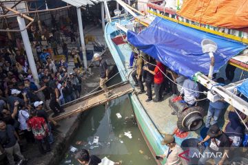 Ganjar Pranowo kunjungi tempat pelelangan ikan Karangsong