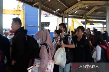 Pergerakan arus mudik Natal di Pelabuhan Bakauheni-Merak ramai lancar