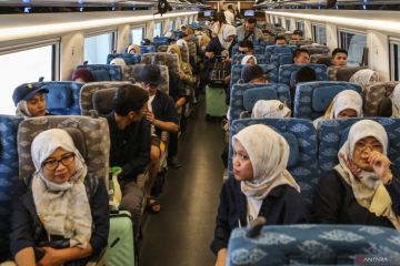 Perjalanan penumpang Kereta Cepat Jakarta Bandung tembus 1 juta