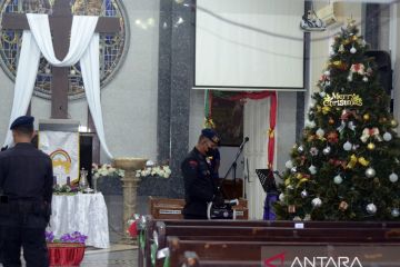 Sterilisasi gereja jelang misa malam Natal