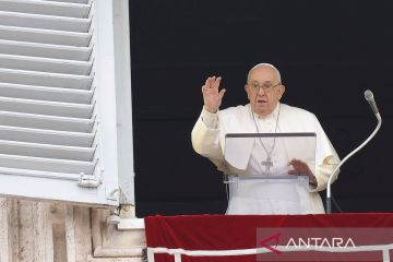 Dalam pesan Natal, Paus sesali perang "sia-sia di Tanah Suci"