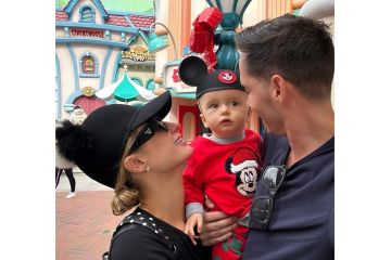Paris Hilton dan keluarga ajak anak ke Disneyland pada malam Natal