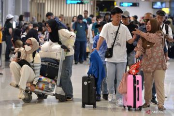 Arus penumpang liburan natal di Bandara Ngurah Rai