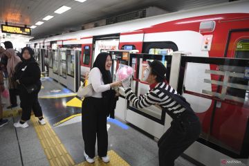 LRT Jakarta angkut 3.545 penumpang pada malam tahun baru