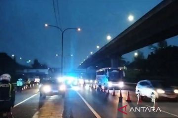 One way Tol Cipali ditunda dan petugas terapkan contraflow Tol Japek