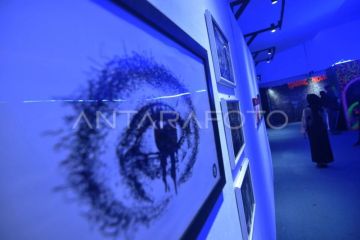 Pameran berkonsep Glow in the Dark di Bengkulu