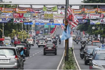 Pelanggaran akut pemasangan alat peraga kampanye