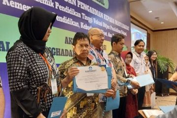 Peneliti Undip teliti obat herbal COVID-19 raih penghargaan