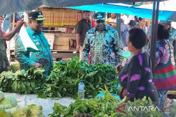Gubernur Papua Barat dan Bupati Manokwari pantau ketersediaan bapok