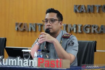 Imigrasi Denpasar periksa dua WNA Australia buka praktik pengobatan