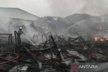 Kebakaran pabrik plastik di Kabupaten Tangerang