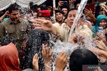 Prabowo serahkan bantuan pipa air bersih untuk ribuan KK di Sukabumi