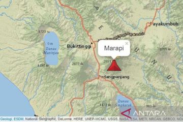 Marapi Sumbar erupsi lagi diiringi bunyi dentuman keras