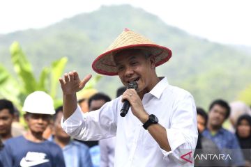 Capres Ganjar Pranowo kampanye temui petani Purworejo.