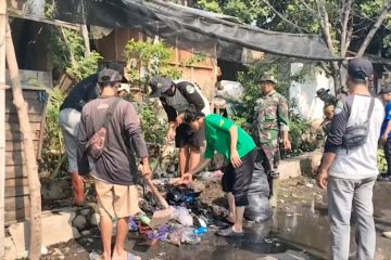 Aksi bersih sampah cegah banjir Pekalongan