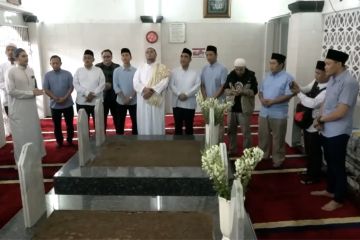 Jelang debat, Gibran berziarah ke makam Habib Kwitang