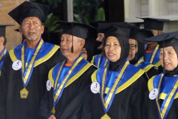 Sekolah Lansia Samarinda gelar wisuda perdana untuk 25 wisudawan
