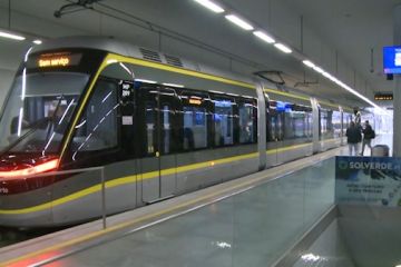 Kereta metro buatan China kini beroperasi di Portugal