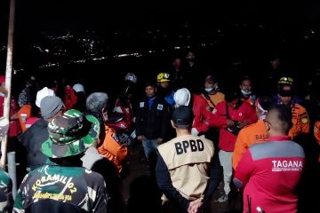 Tim gabungan upayakan evakuasi pendaki gunung marapi