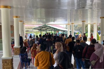 Ratusan calon PPPK antre untuk pengambilan hasil tes kesehatan
