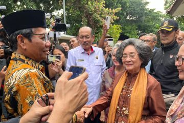 Mahfud Md ziarah ke Makam Bung Hatta di TPU Tanah Kusir