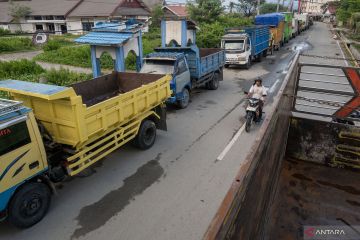 Pengaturan SPBU untuk melayani pembelian solar di Palu