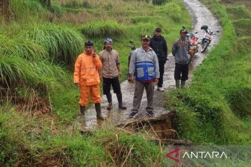 BPBD Cianjur catat satu rumah rusak dihantam longsor