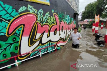 Sebanyak 21 RT dan 8 ruas jalan tergenang imbas hujan lebat di Jakarta