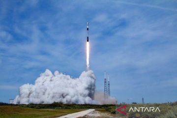 SpaceX luncurkan satelit pertama dengan kemampuan langsung ke seluler