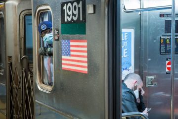 Tabrakan kereta bawah tanah di NYC sebabkan kereta tergelincir
