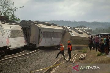 Tiga KA tujuan Surabaya terlambat imbas kecelakaan di Bandung