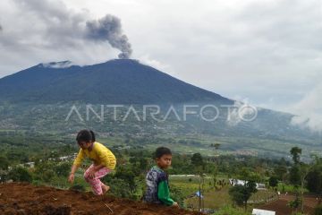 Foto-foto erupsi Gunung Singgalang