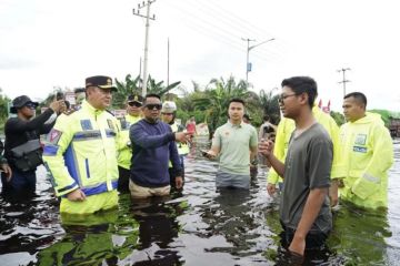 Polisi berlakukan buka tutup Jalan Lintas Sumatera Timur di Pelalawan