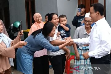 Sebelum berangkat debat, Anies pamit tetangga sekitar