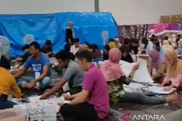 KPU Samarinda gandeng masyarakat untuk lipat surat suara