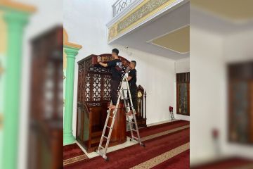 Pizza Hut Kerja Bakti di Masjid Ternate Sambil Berbagi Kelezatan Pizza