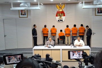 KPK perpanjang penahanan Gubernur Maluku Utara Abdul Ghani Kasuba