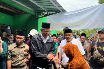 Ganjar kunjungi Pondok Pesantren Al Ihya Ulumuddin di Cilacap