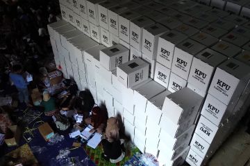 Pelipatan kertas suara di KPU Kendari