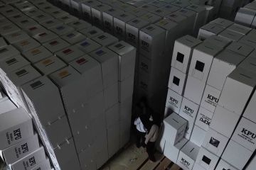 Pelipatan kertas suara di KPU Kendari