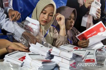 FOTO - Pelipatan surat suara Pemilu 2024 di Kota Lhokseumawe