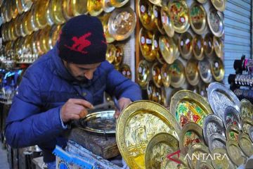 Suvenir kerajinan ukiran logam khas Tunisia