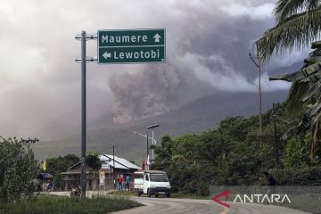 Polisi buka tutup jalan trans Flores dampak erupsi Gunung Lewotobi
