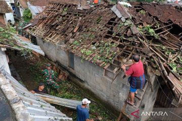 Puluhan rumah rusak akibat angin puting beliung di Wonosobo