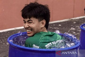 Paul Munster wajibkan pemain Persebaya lakukan "ice bath" usai latihan