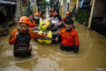 Melihat banjir yang melanda Bandung Selatan
