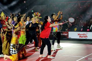 Puan Maharani buka laga persahabatan badminton di Istora Senayan