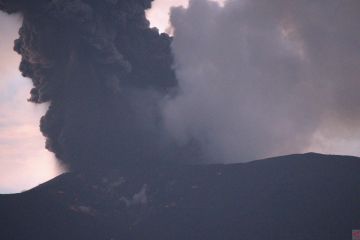 Aktivitas Marapi masih tinggi, PVMBG imbau warga jauhi pusat erupsi