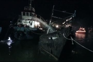 DKI kemarin, kebakaran kapal hingga warga Kp Bayam dilaporkan ke polisi