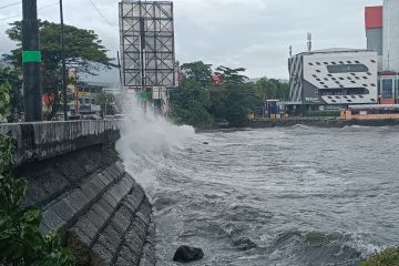 BMKG imbau warga waspadai tinggi gelombang 4 meter di Sulut